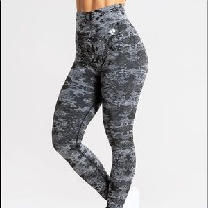 Camo Seamless Leggings - M - Women’s Best